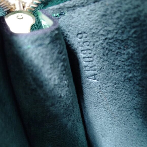 Louis Vuitton LV Pouch M52944 Pochette Green Epi FLASH SALE - Picture 16 of 16